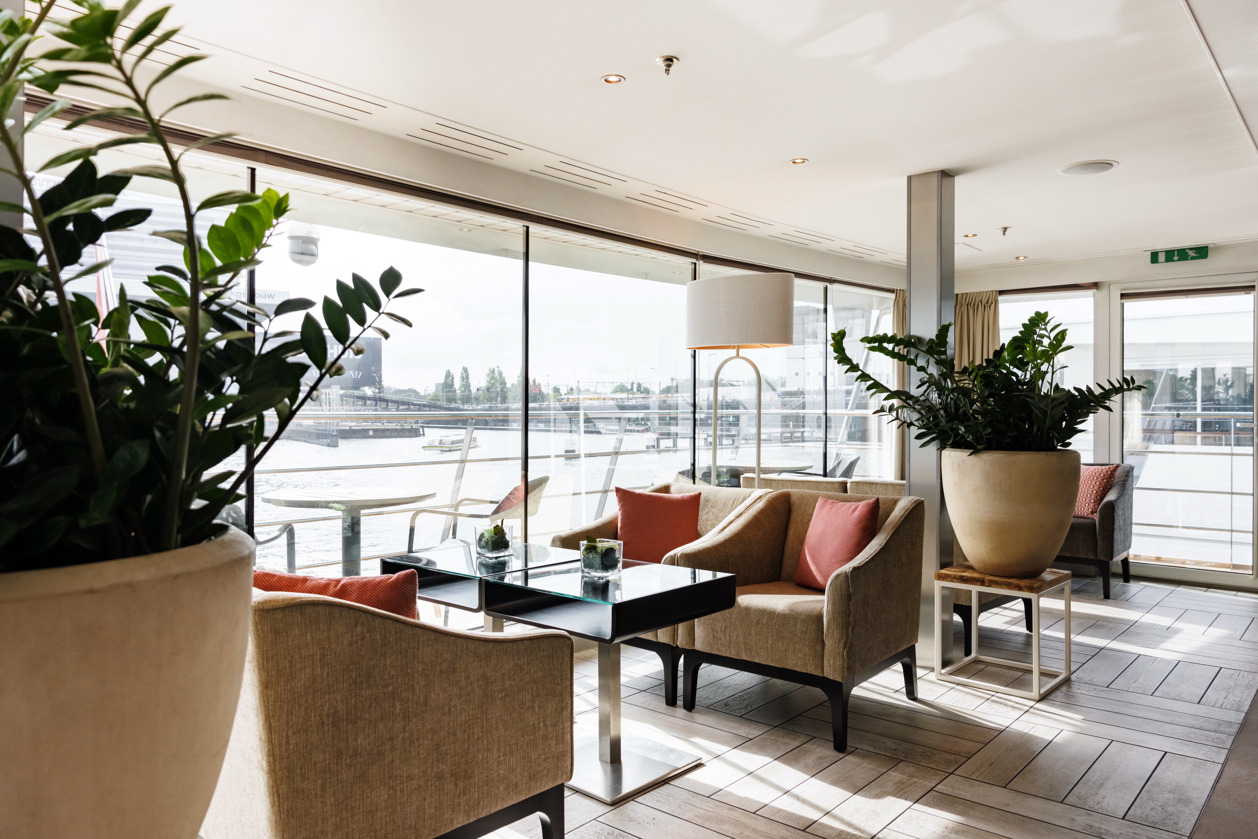 Avalon Panorama - Club Lounge